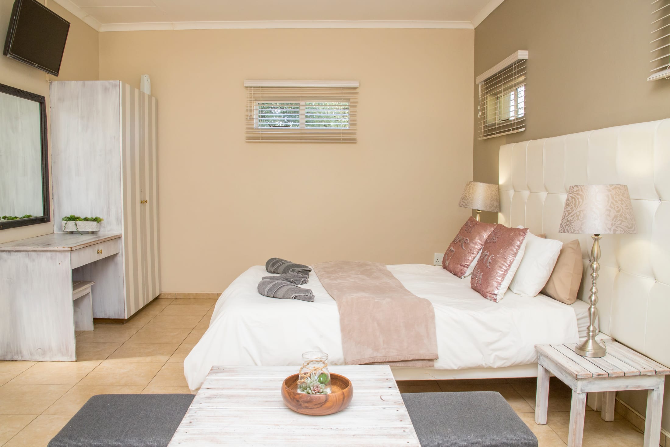 Heja Lodge rooms, pool and interior photography by Maja Carstens — photo 11 of 33